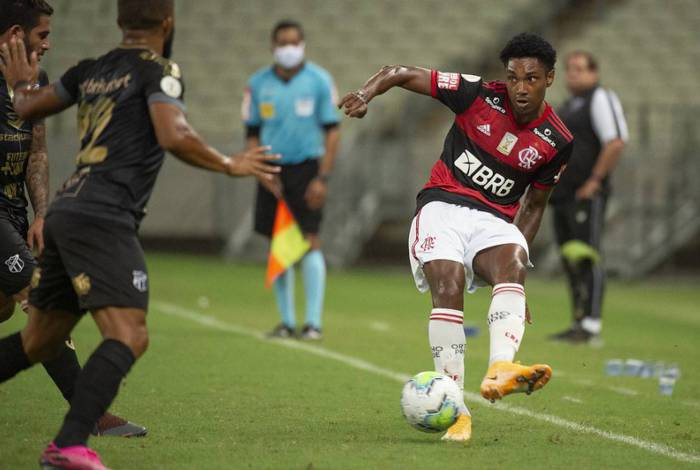 Vitinho foi um dos que não tiveram grande noite no Castelão