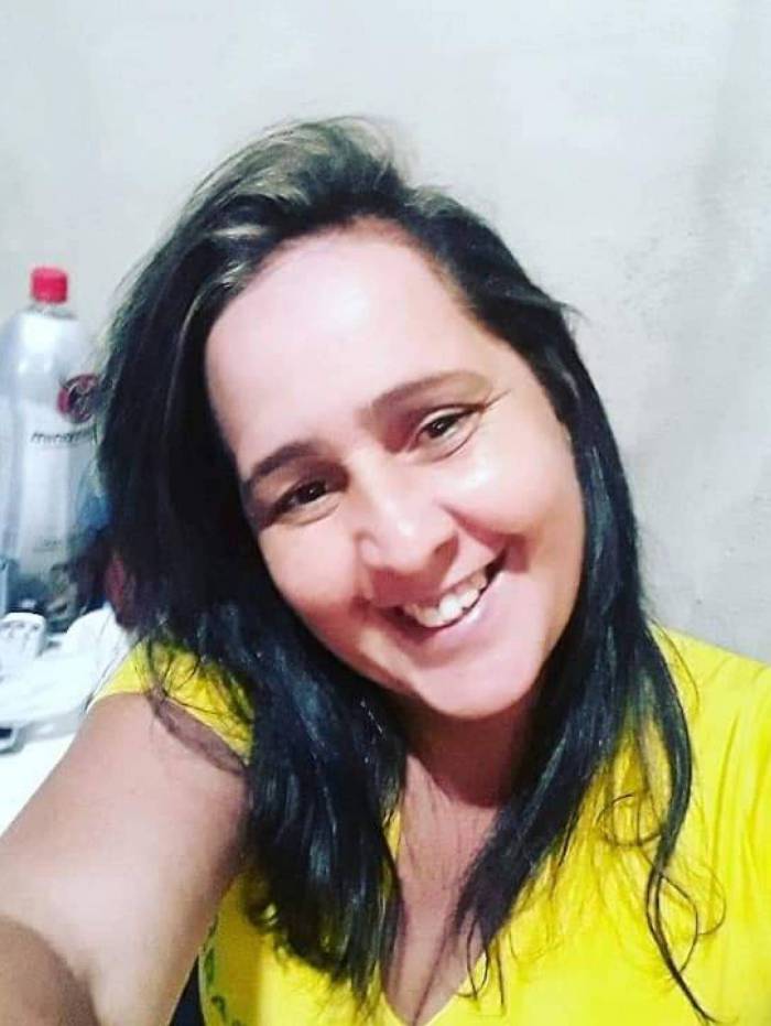 Valeska Ribeiro Pessanha, de 47 anos, foi baleada por dois adolescentes. 