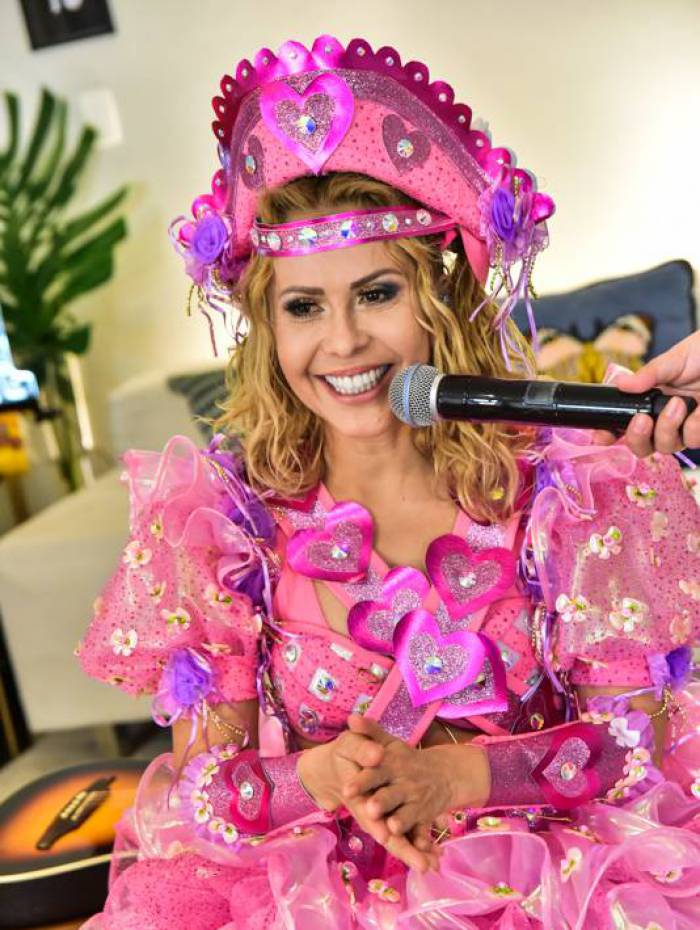 Joelma fez várias trocas de roupa durante a live