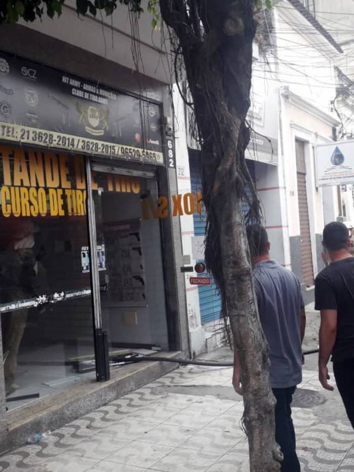 Incêndio aconteceu na Rua Visconde de Sepetiba, no Centro de Niterói