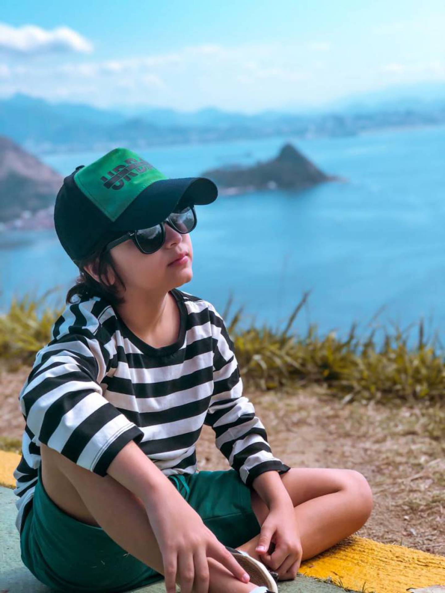 Morador da Ilha da Conceição, em Niterói, o menino ama apreciar as belezas do município onde nasceu - Divulgação