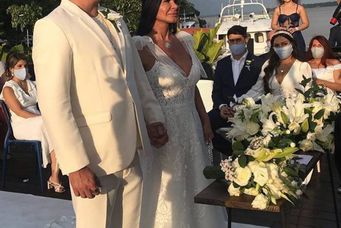 
Gretchen se casa com Esdras de Souza em Belém do Pará