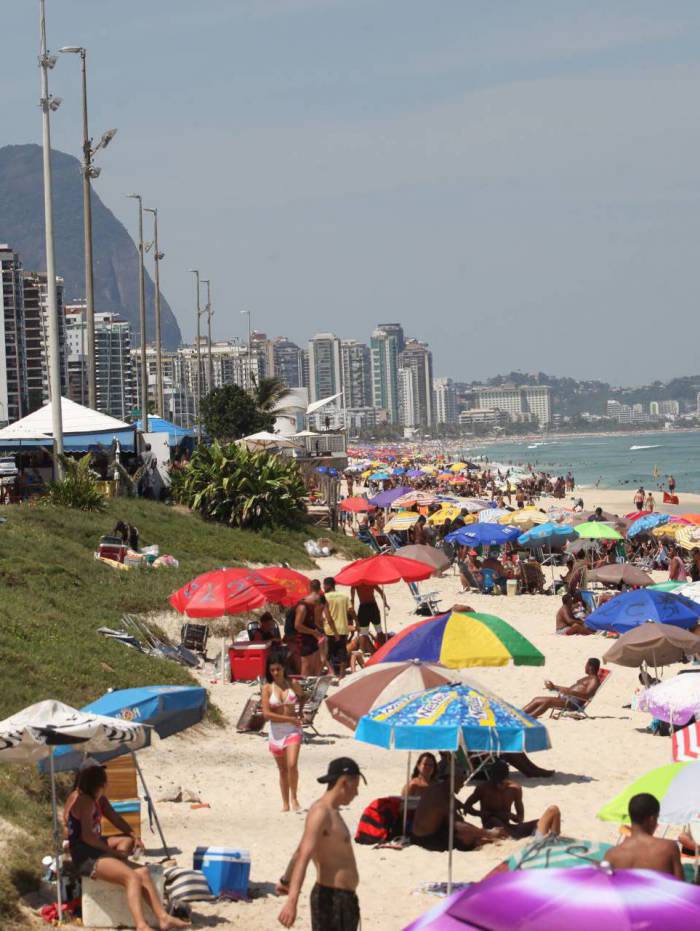 Novamente, banhistas foram irrespons&aacute;veis e aglomeraram nas praias
