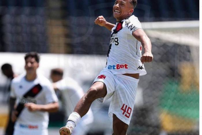 Vinicius marcou o primeiro gol como profissional contra o Bragantino