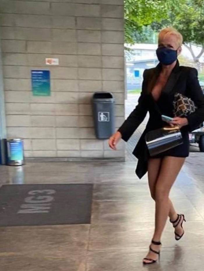 Xuxa e sua minissaia