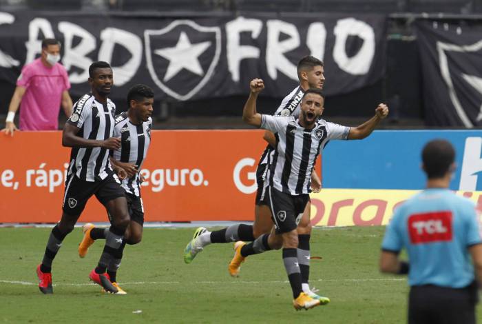 Rio de Janeiro - RJ - 04/10/2020 - Campeonato Brasileiro jogo Botafogo x Fluminense, no Engenhao , gol do Botafogo Caio Alexandre- Foto Gilvan de Souza / Agencia O Dia

