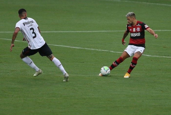 Campeonato Brasileiro - rodada 13 - FLAMENGO x ATHLETICO-PR. Na foto Arrascaeta. Foto de Daniel Castelo Branco.