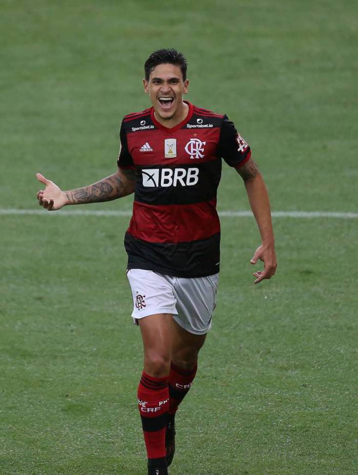 Campeonato Brasileiro.rodada 13 - FLAMENGO x ATHLETICO-PR. O Atacante Pedro comemora seu gol.  Foto de Daniel Castelo Branco.