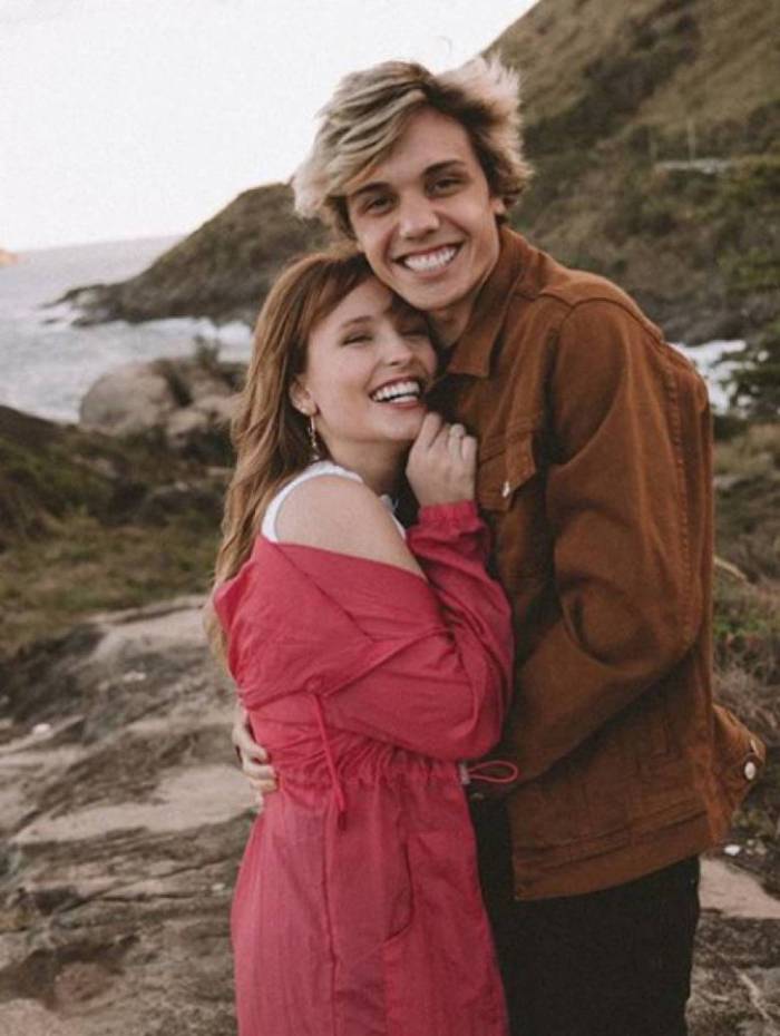 Larissa Manoela e Léo Cidade