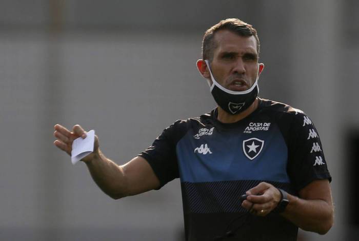 Lazaroni citou bons números, mas Botafogo não traduziu em vitória 