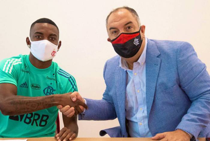 Ramon, de 19 anos, assinou com o Flamengo nesta terça-feira