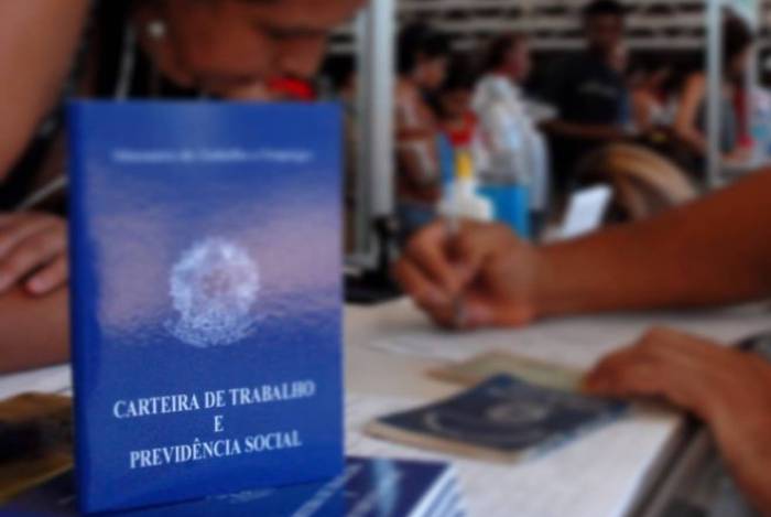 Inscrição pode ser feita em um dos postos Sine ou pelo aplicativo Sine Fácil, que deve ser baixado no celular