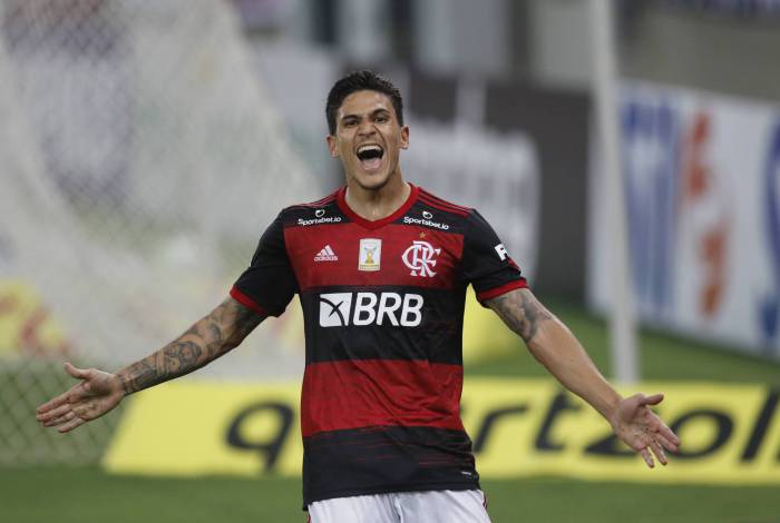 Pedro em noite inspirada: dois gols na vitória do Flamengo