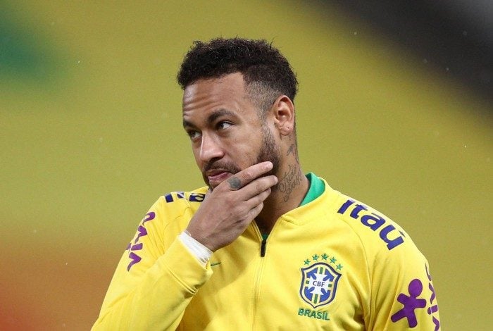 Brazil's Neymar gestures before the start of the 2022 FIFA World Cup South American qualifier football match against Bolivia at the Neo Quimica Arena, also known as Itaquerao, in Sao Paulo, Brazil, on October 9, 2020, amid the COVID-19 novel coronavirus pandemic. (Photo by Buda Mendes / POOL / AFP)