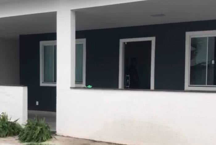 A casa onde Léo Problema foi encontrado tem piscina e fica em Magé, na Baixada Fluminense