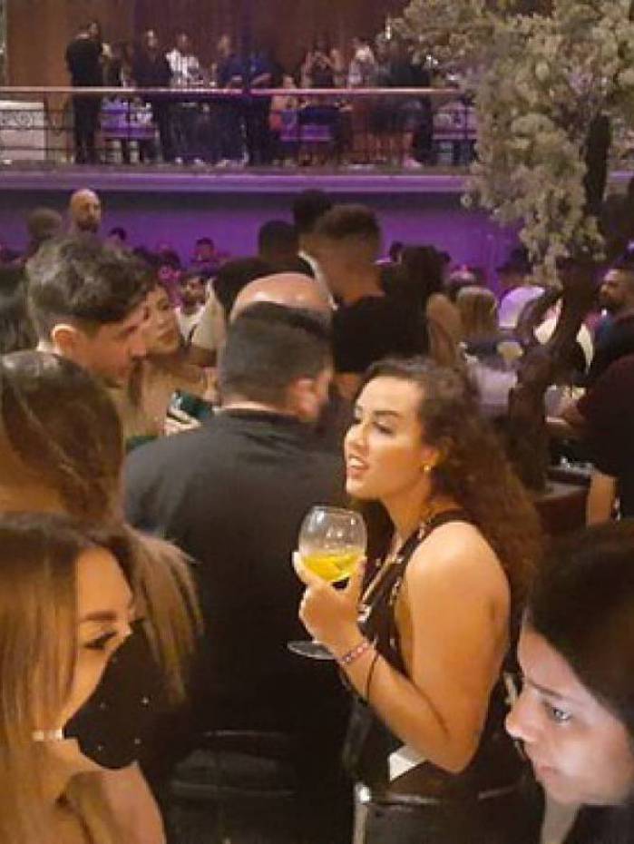 Casas de festa na Barra da Tijuca promoviam aglomeração na noite deste domingo