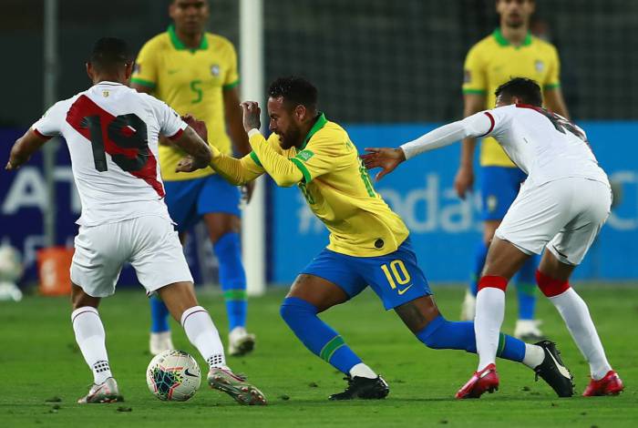Mais incisivo atacante da Seleção, Neymar teve uma marcação implacável em Lima