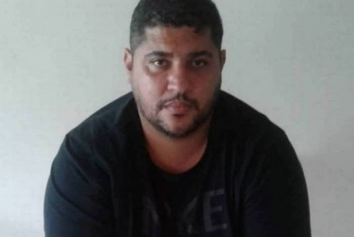 André Oliveira Macedo, conhecido como André do Rap, está foragido

