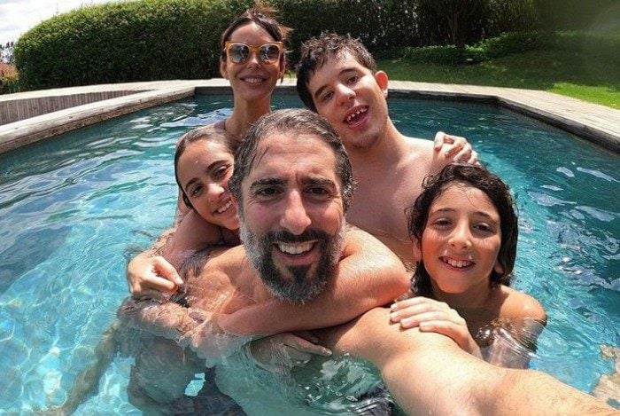 Marcos Mion, Suzana Gullo e os filhos: Romeo, Donatella e Stefano.