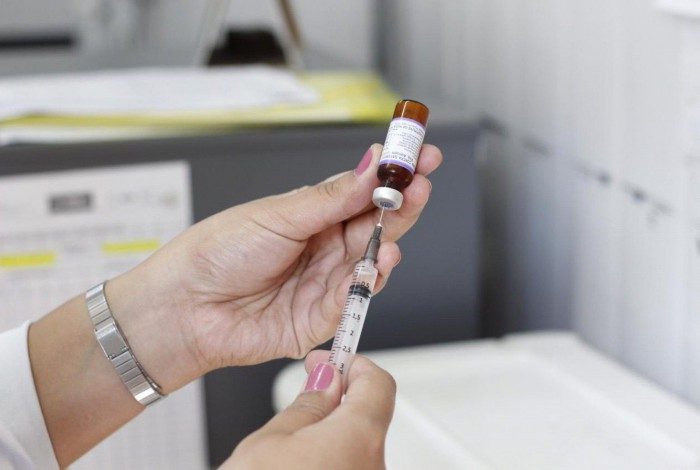 Anvisa ressalta que todas as quatro vacinas para covid-19 em teste no país encontram-se na fase 3 de pesquisa