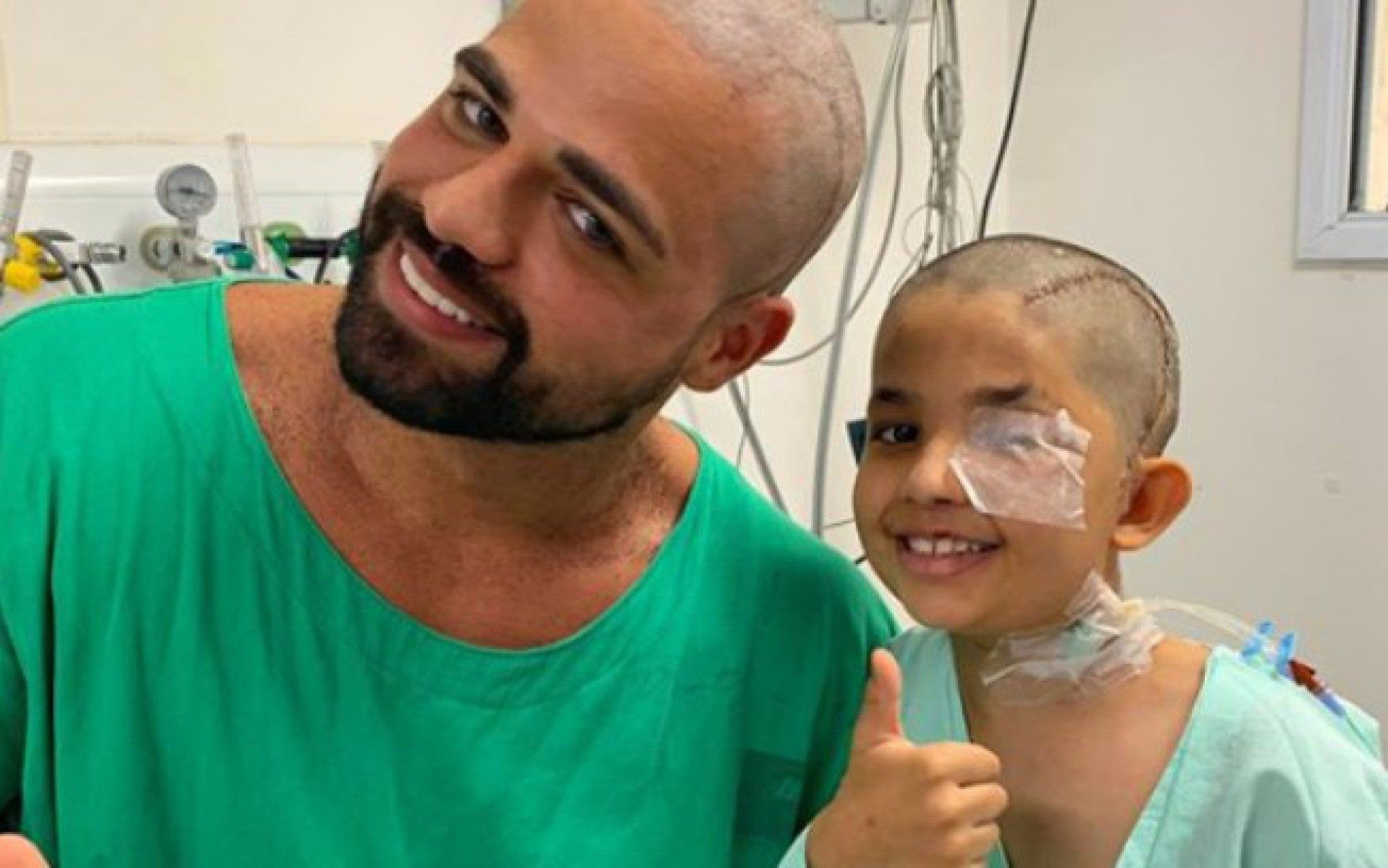 M&eacute;dico teve cabelo raspado por paciente de 8 anos que retirou tumor cerebral em hospital de S&atilde;o Paulo