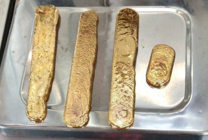 Cinco dias antes, a polícia já tinha prendido um homem com ouro escondido no ânus