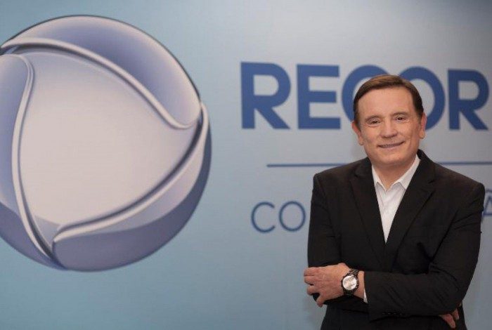 Roberto Cabrini é o novo contrato da Record TV
