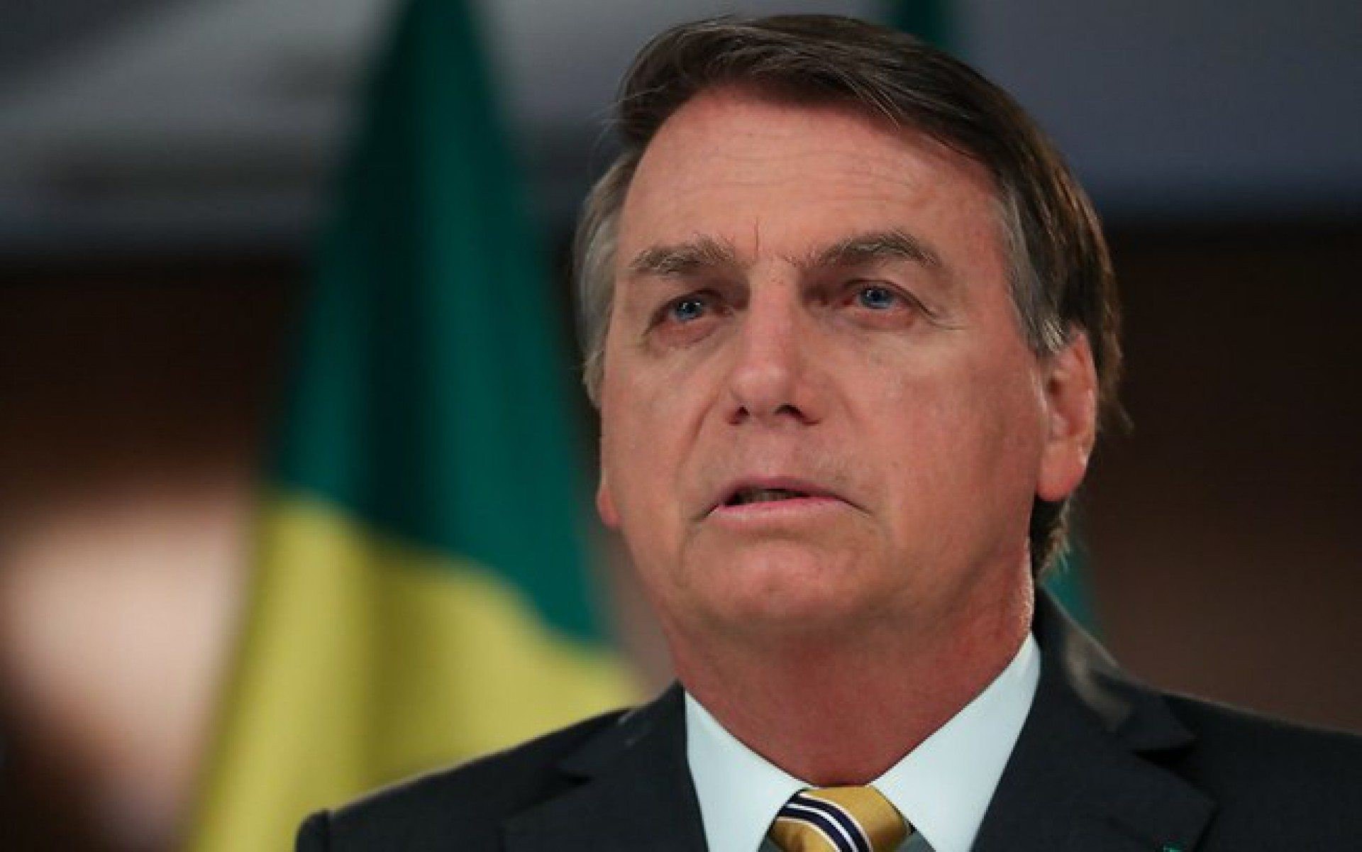 Jair Bolsonaro tem pris&atilde;o domiciliar decretada nesta segunda-feira (4)