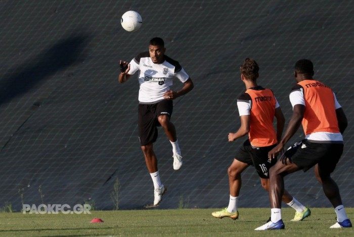 Léo Matos, novo reforço do Vasco, quando ainda atuava pelo PAOK
