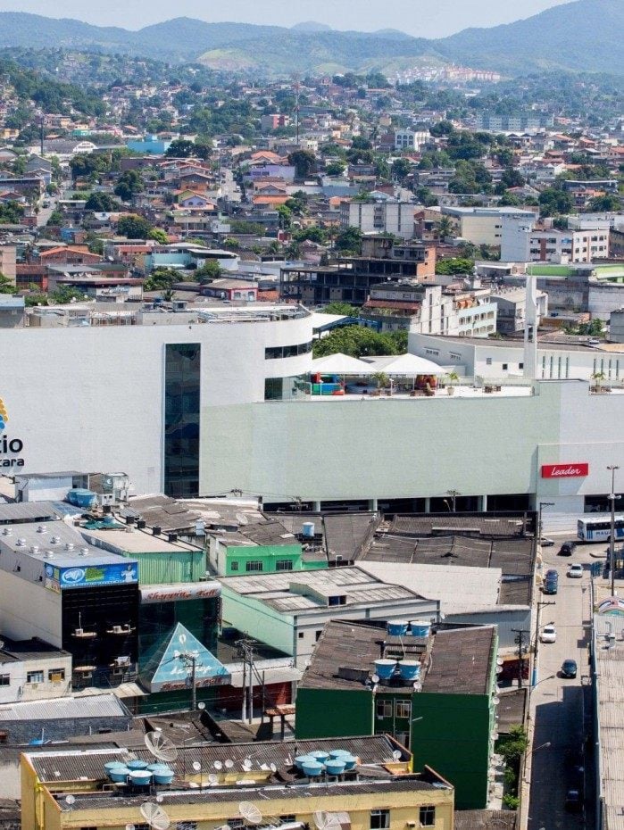 A facilidade de acesso por transporte público, a comodidade ao público pela centralização de vários serviços e o sistema de segurança atraem 900 mil visitantes por mês ao empreendimento que emprega mil trabalhadores direta e indiretamente - Divulgação / Alex Ramos