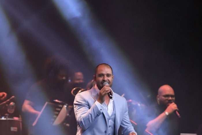 Diogo Nogueira retorna aos palcos após se curar da covid-19