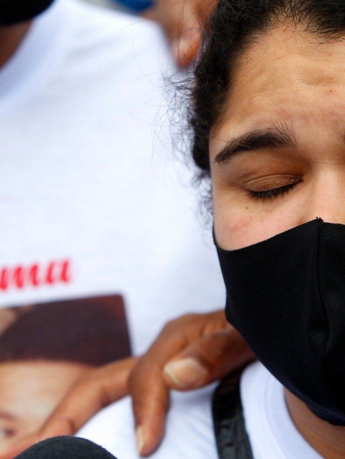 Fab&iacute;ola Silva, esposa de Douglas Bellot, morto na Pra&ccedil;a Seca