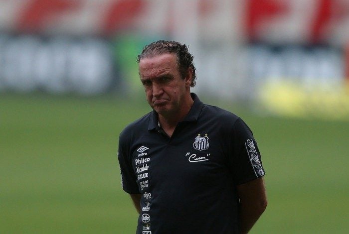 Fluminense x  Santos  - Campeonato Brasileiro -  Estádio Maracana. Técnico do Santos, Cuca.