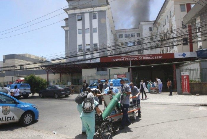 Inc&ecirc;ndio atinge o Hospital Federal de Bonsucesso
