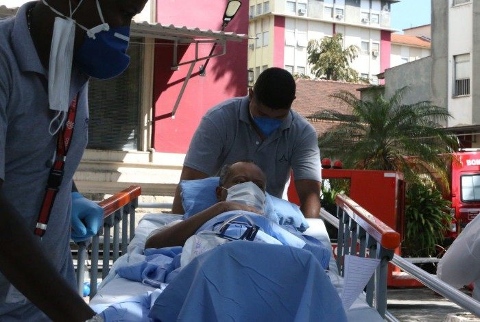 Pacientes com Covid-19 foram transferidos para outros hospitais da rede pública
