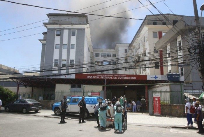 Inc&ecirc;ndio atinge o Hospital Federal de Bonsucesso
