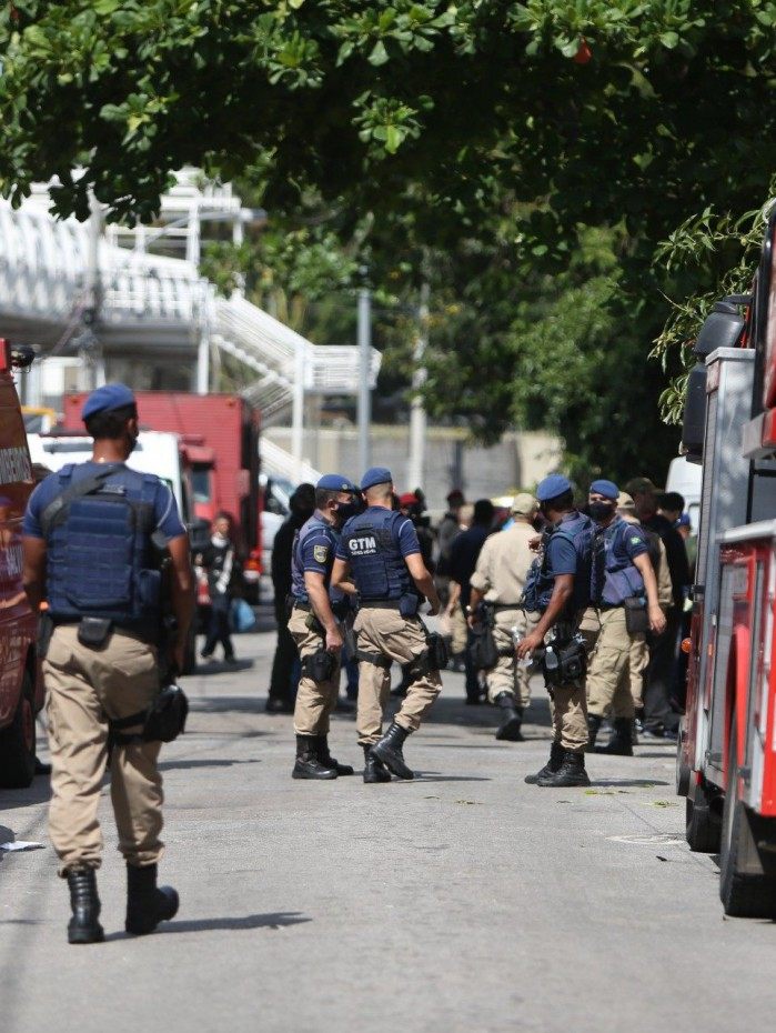 Incendio no Hospital Federal de Bonsucesso. Bombeiros, PM e Guarda Municipal no local. 