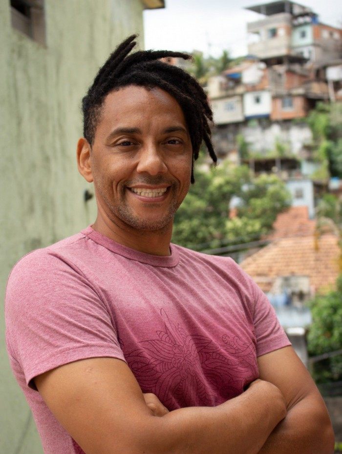 Evandro Machado, ator e ativista social morador do Turano, é o colunista convidado do Alô, Comunidade!