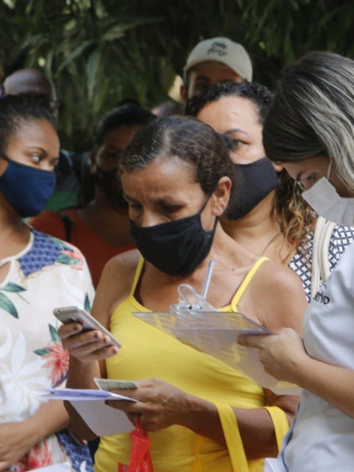 Pacientes fazem fila para buscar informa&ccedil;&otilde;es no Hospital Federal de Bonsucesso