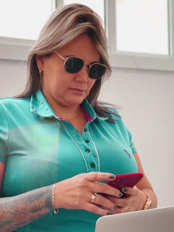 Renata Castro, executada na manhã desta sexta-feira na porta de casa, em Magé