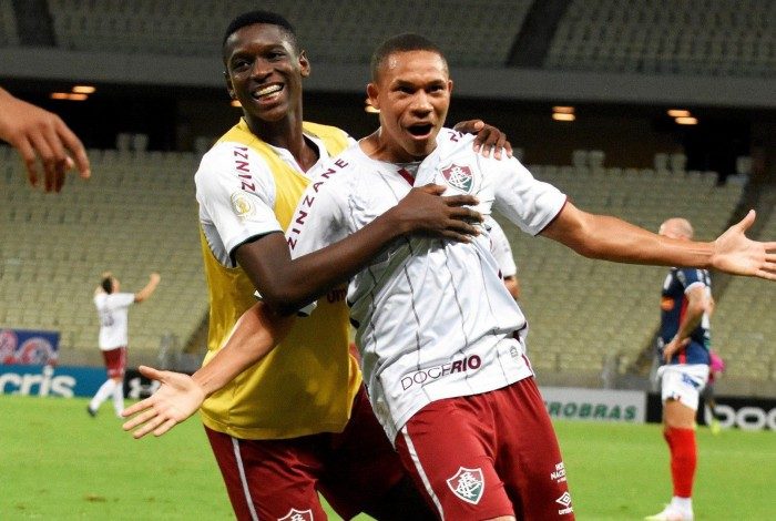 Wellington Silva comemora o gol do Flu na Arena Castelão