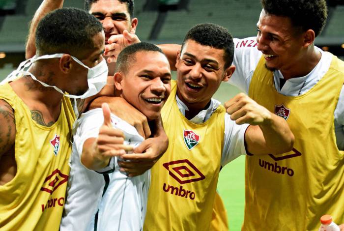 Wellington Silva comemora o gol do Fluminense na Arena Castelão