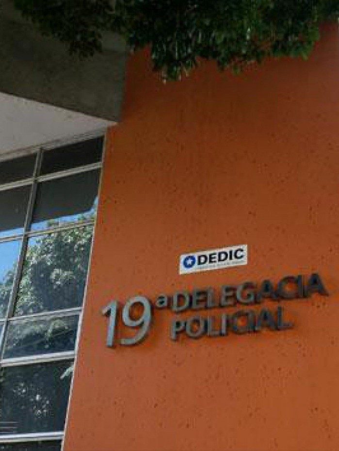  O delegado da 19&ordf;DP (Tijuca), Gabriel Ferrando, informa que as investiga&ccedil;&otilde;es prosseguem visando analisar a participa&ccedil;&atilde;o do suspeito em in&uacute;meros roubos praticados na regi&atilde;o