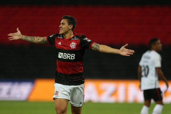 Pedro tem contrato até o fim do ano