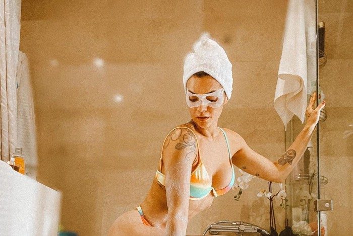 Kelly Key tem dia de spa em casa