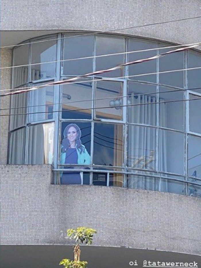 Tatá Werneck flagra banner seu em janela de desconhecido - Reprodução do Instagram