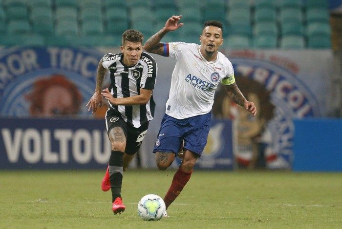 Bruno Nazário, que teve atuação apagada em Salvador, tenta levar o Botafogo ao ataque