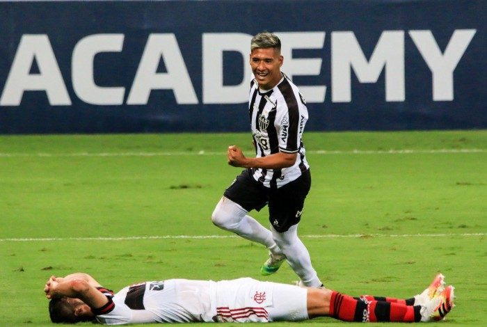 Matias Zaracho marcou o quarto gol do Atlético-MG durante Atlético-MG x Flamengo, partida válida pela vigésima rodada do Campeonato Brasileiro da Série A 2020, realizada no Estádio Mineirão, Belo Horizonte, MG.