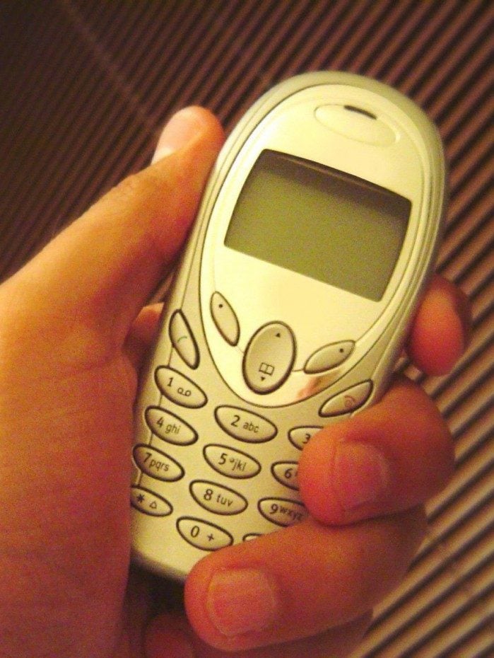 Entenda o que representa sonhar com celular - Free Images