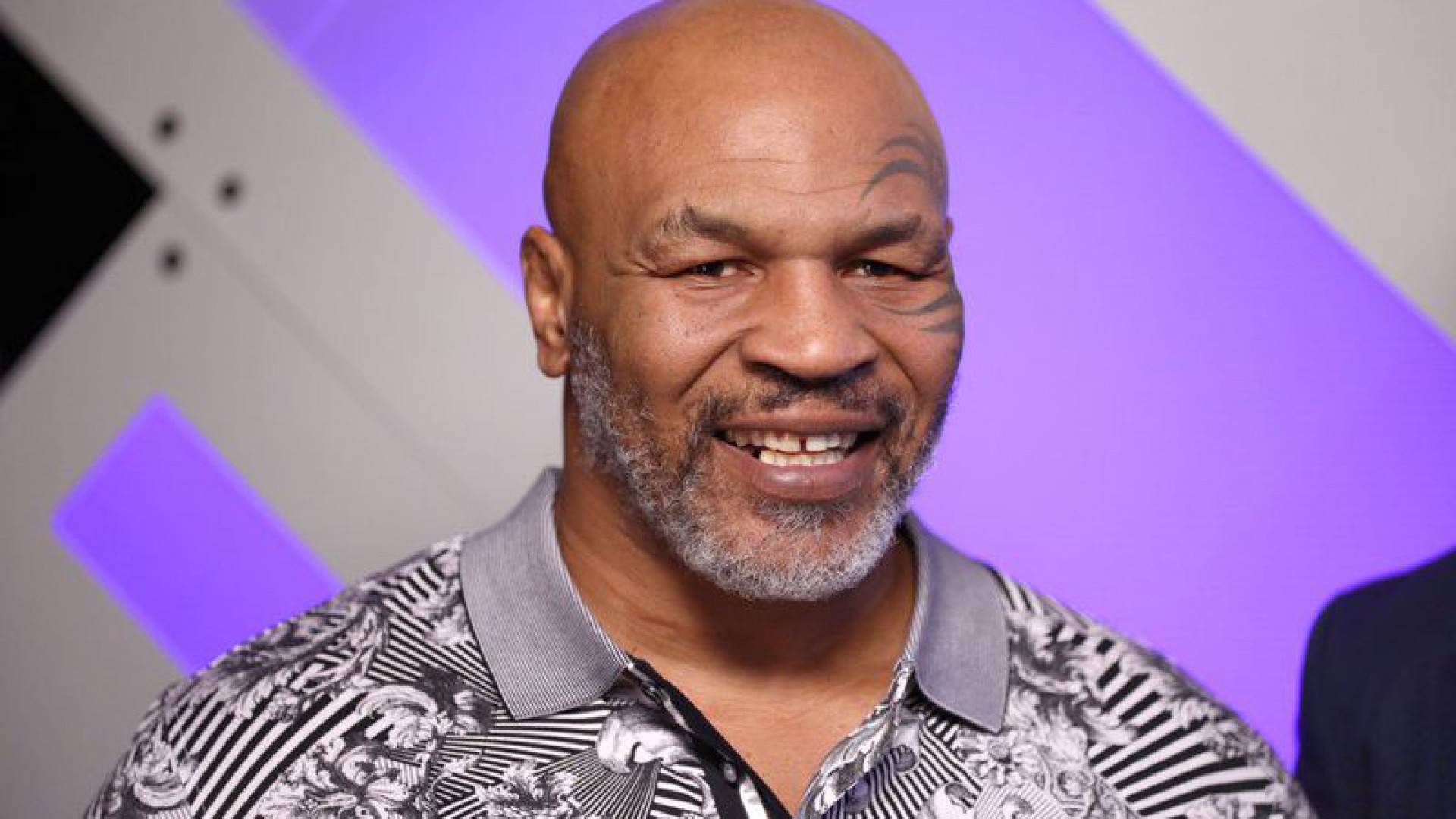 Mike Tyson diz que usou p&ecirc;nis falso para driblar o doping